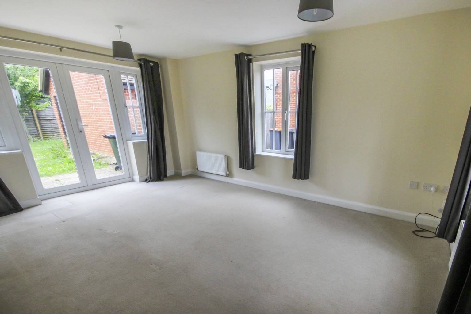 3 bed semi-detached house to rent in Woodpecker Close, Bedford  - Property Image 3