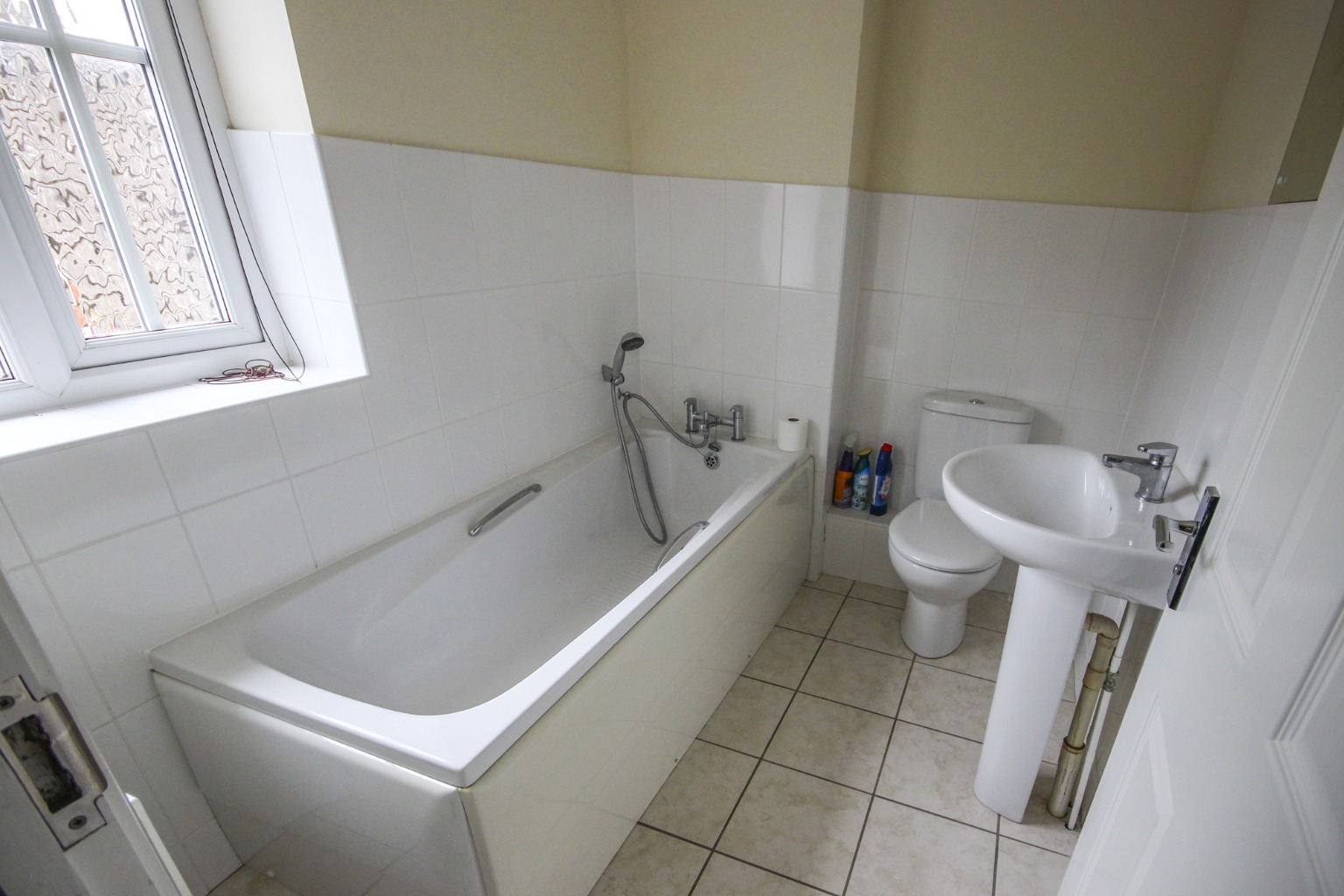 3 bed semi-detached house to rent in Woodpecker Close, Bedford  - Property Image 10