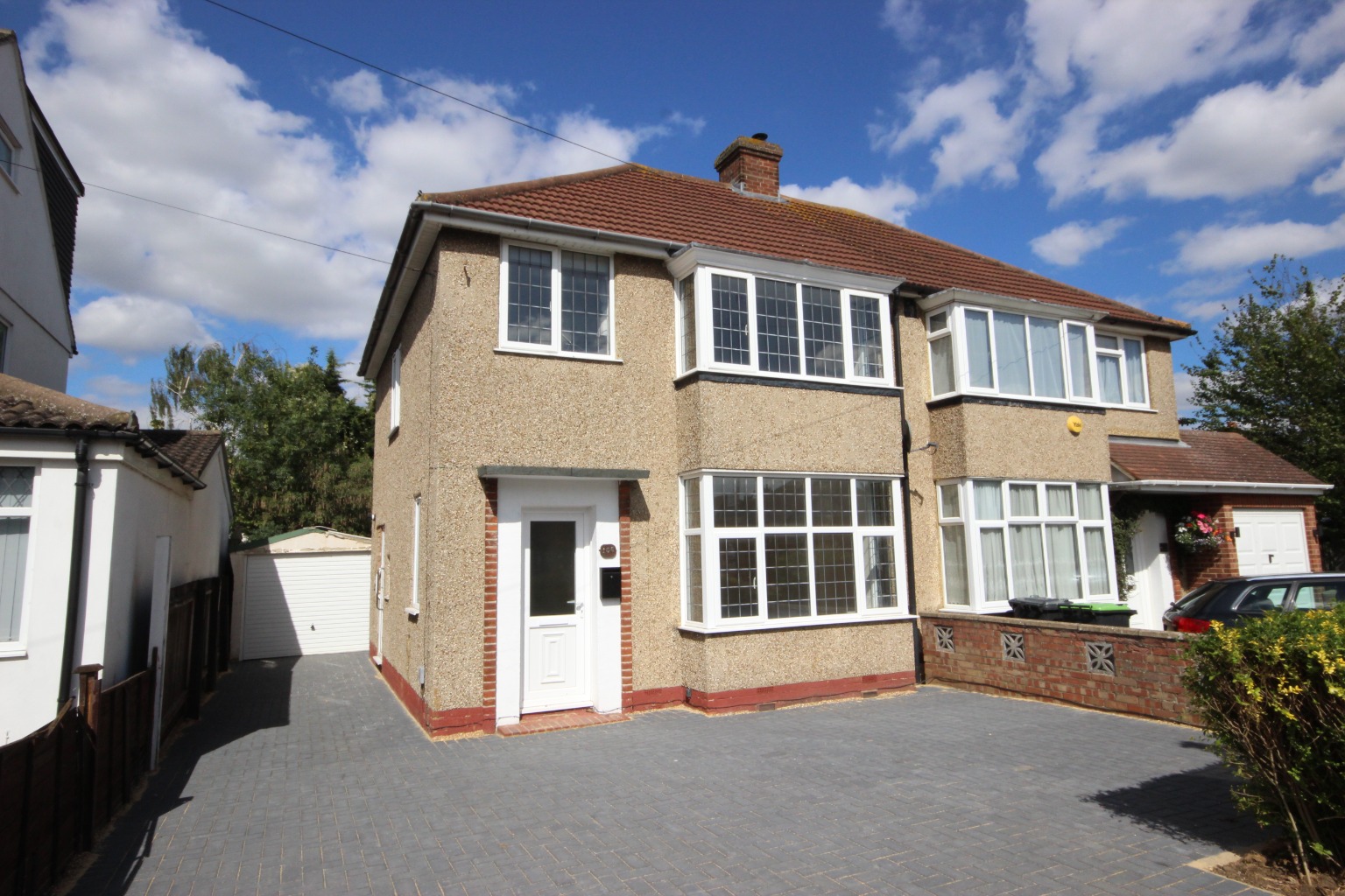 3 bed semi-detached house to rent in Wendover Drive, Bedford - Property Image 1