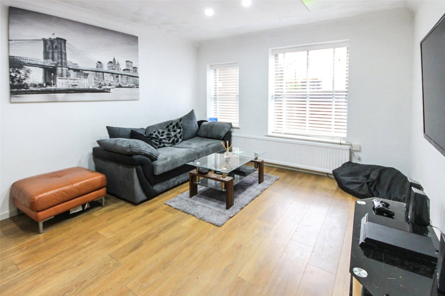 1 bed ground floor maisonette to rent in Ashburnham Road, Bedford  - Property Image 3