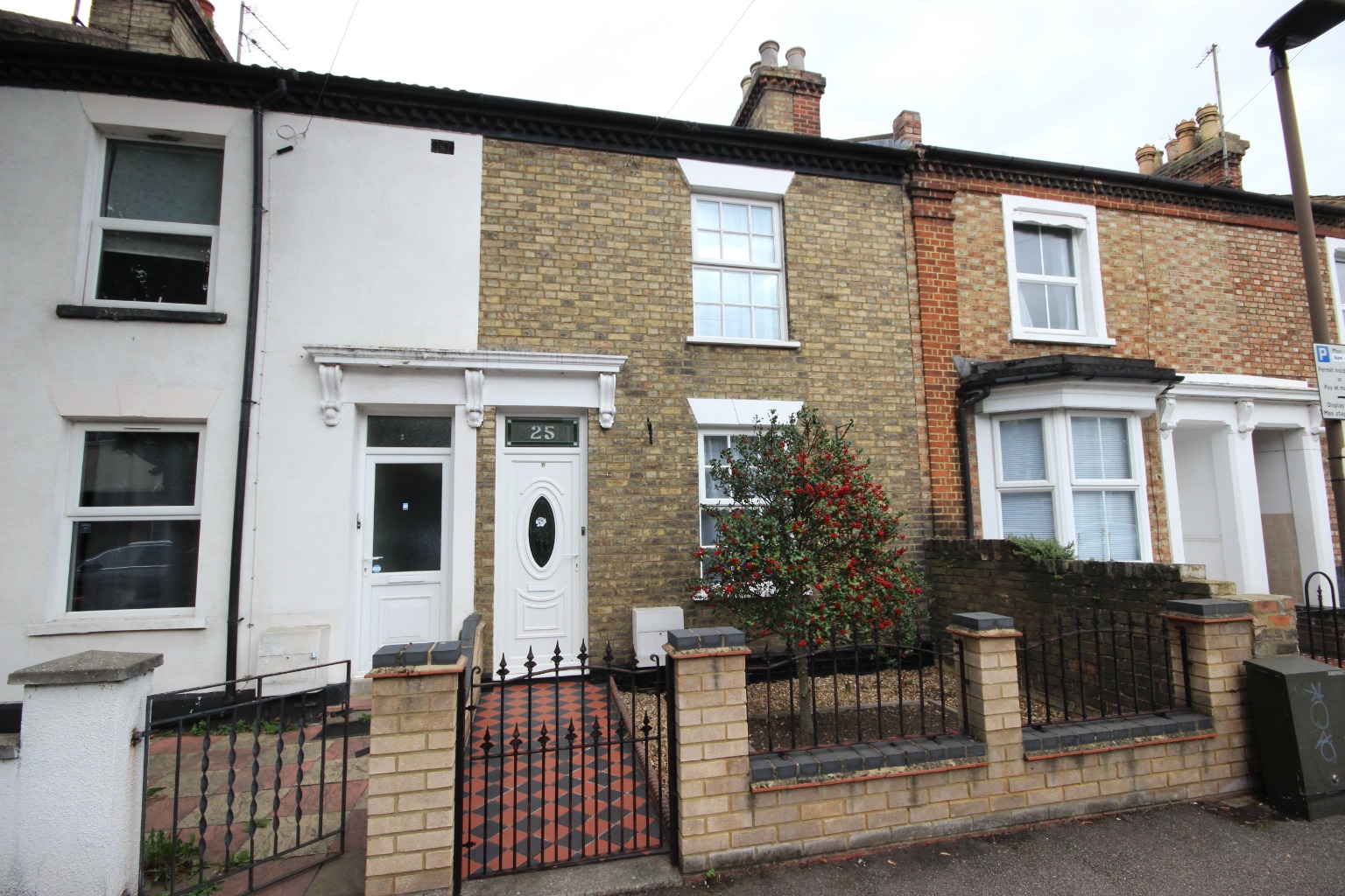 3 bed terraced house to rent in Brereton Road, Bedford - Property Image 1