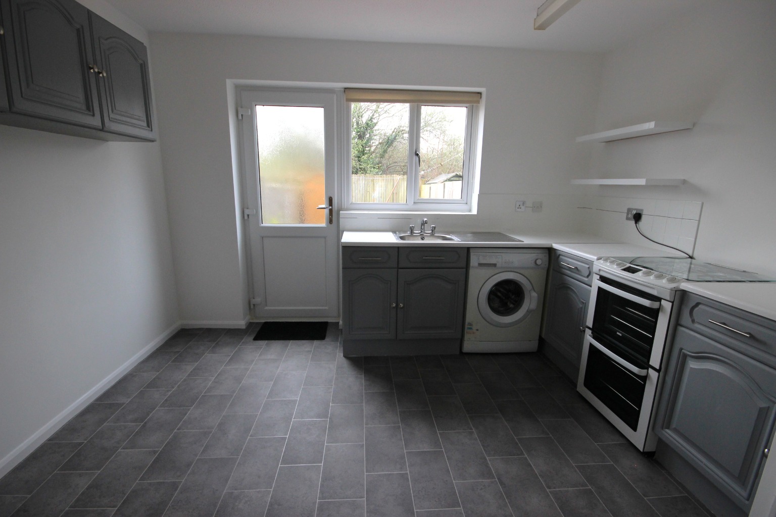2 bed terraced house to rent in St. Leonards Street, Bedford  - Property Image 4