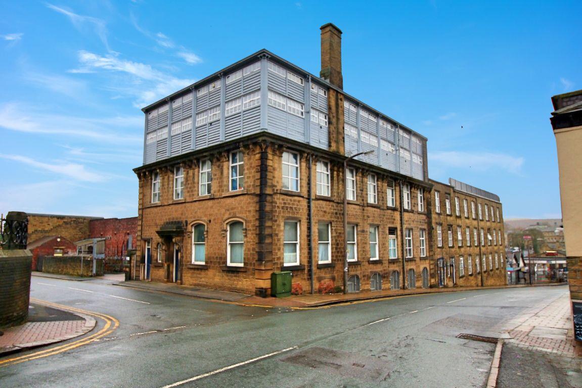 2 bed flat for sale in Clyde Street, Bingley - Property Image 1