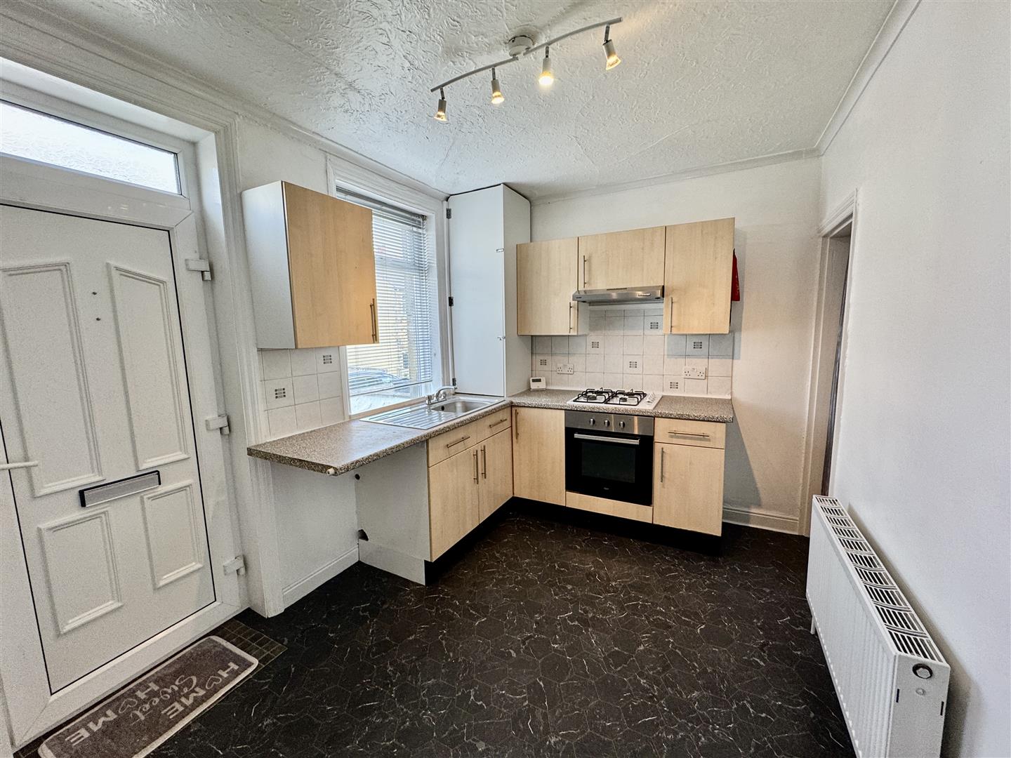 3 bed terraced house to rent in Caister Grove, Ingrow, Keighley, BD21 1BH 2