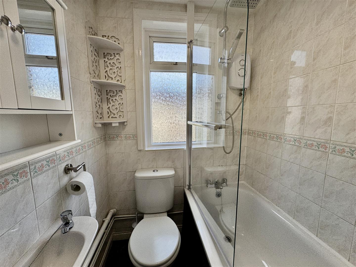 3 bed terraced house to rent in Caister Grove, Ingrow, Keighley, BD21 1BH 5