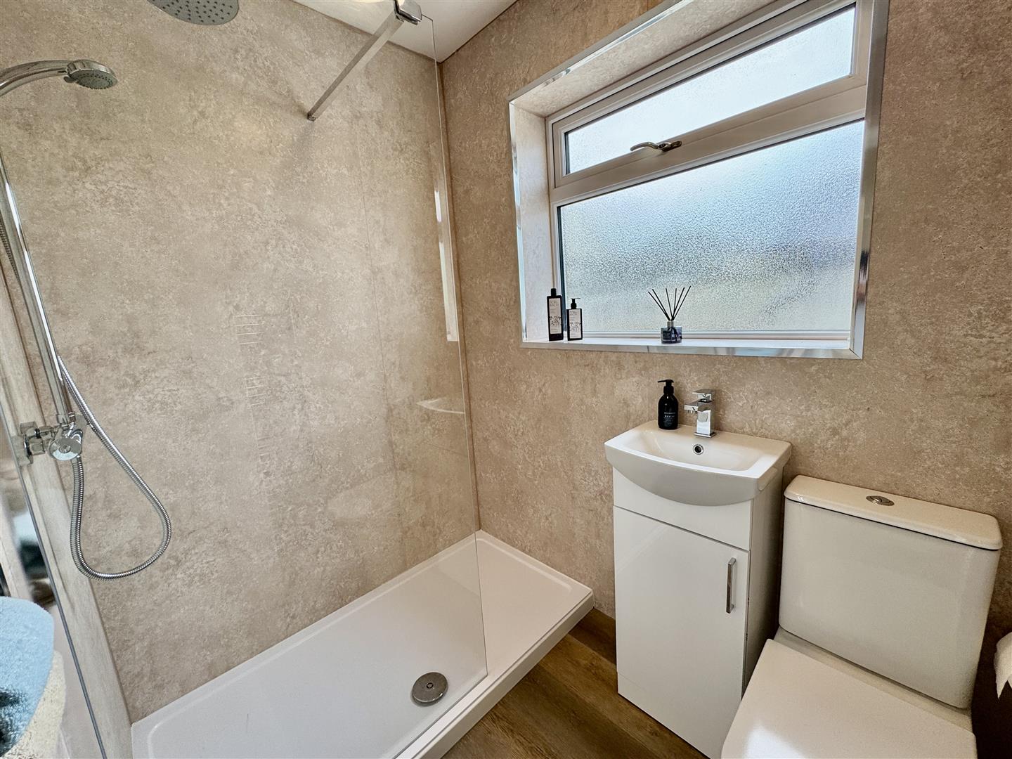 2 bed semi-detached bungalow to rent in Cavendish Drive, Bingley  - Property Image 6