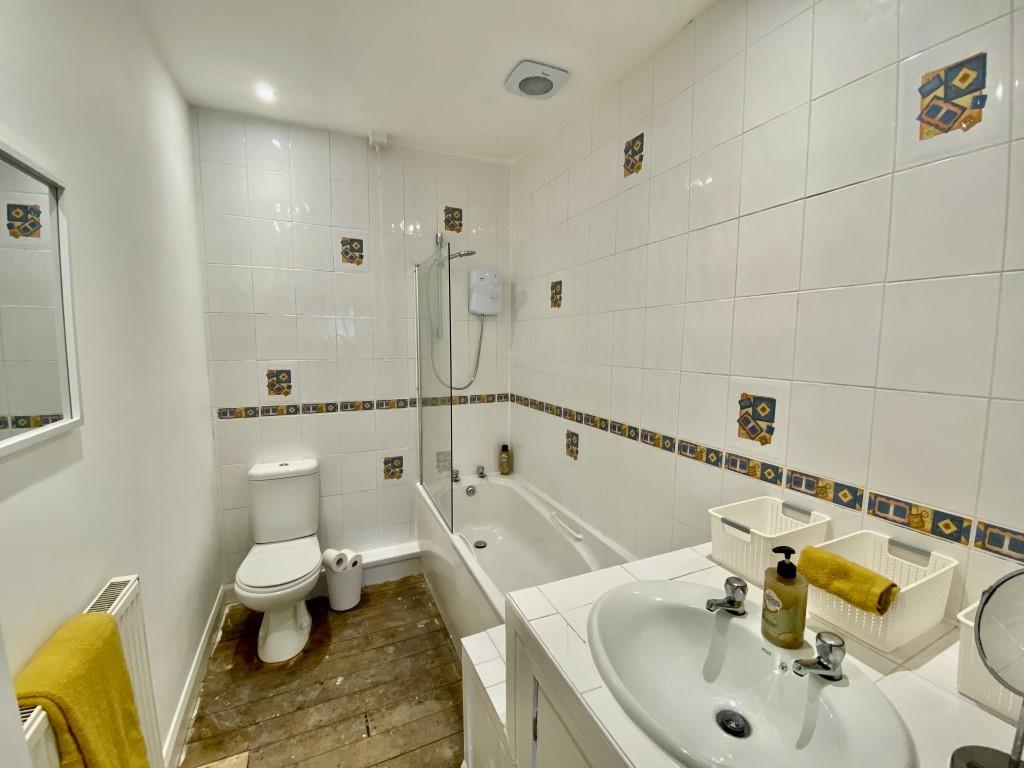 2 bed terraced house to rent in Ingrow Lane, Keighley  - Property Image 7