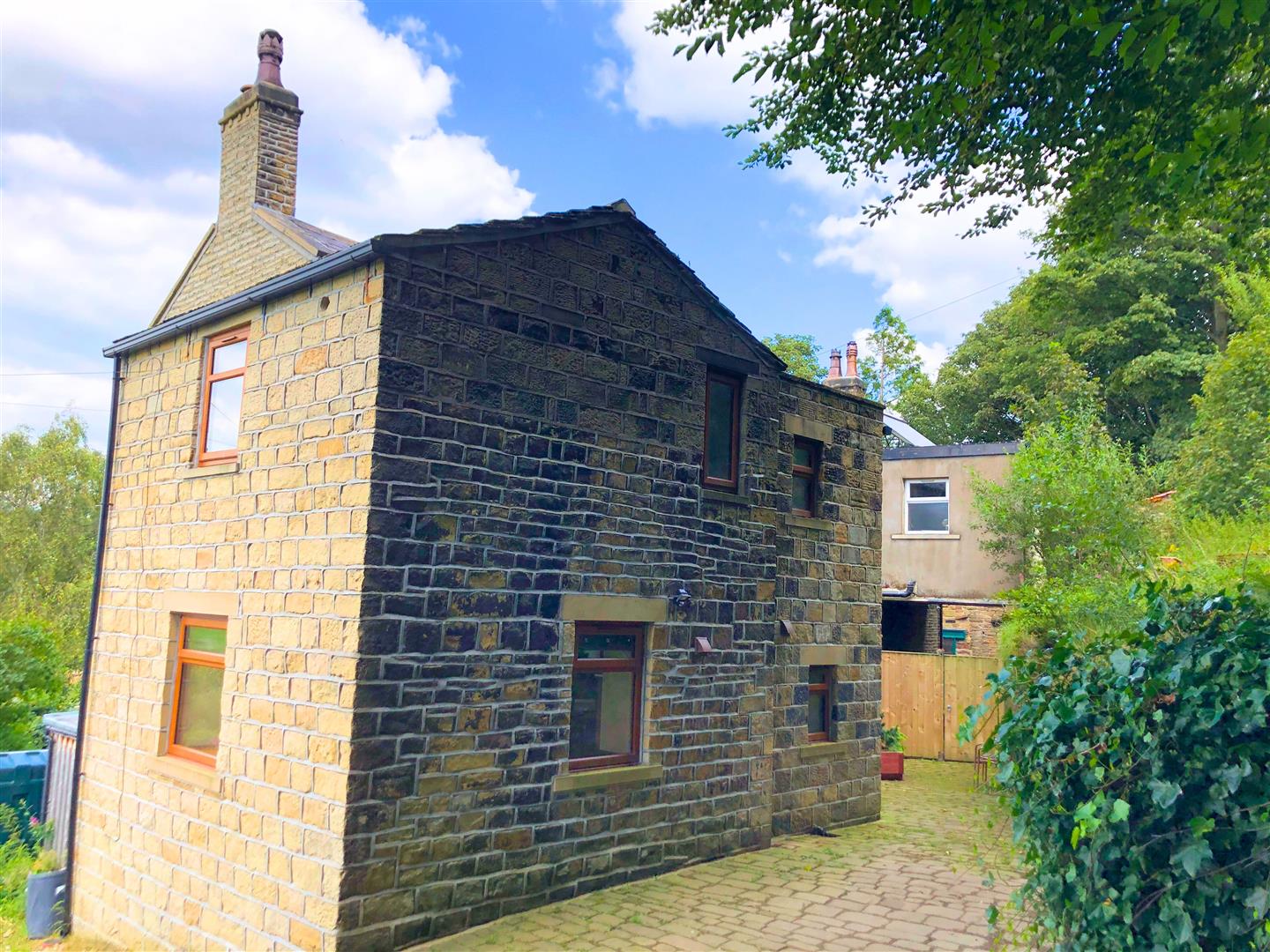 2 bed cottage to rent in Hardgate Lane, Keighley, BD21