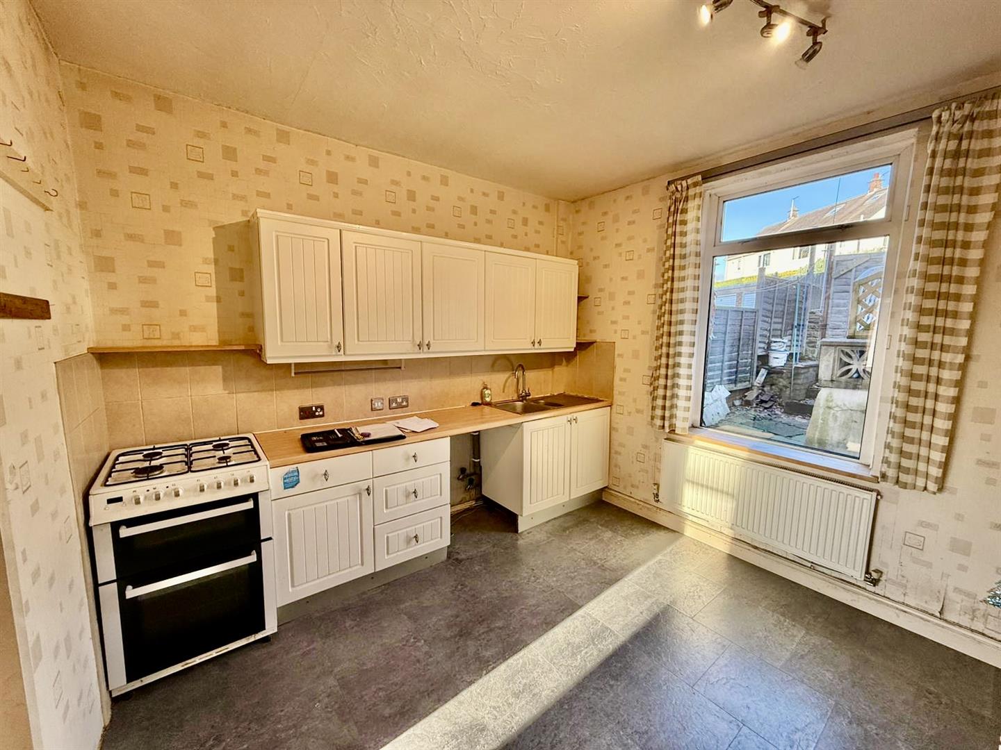 2 bed terraced house to rent in Hollin Terrace, Shipley  - Property Image 3