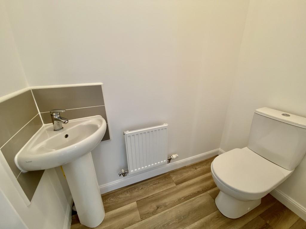 2 bed town house to rent in The Knoll, Keighley  - Property Image 5