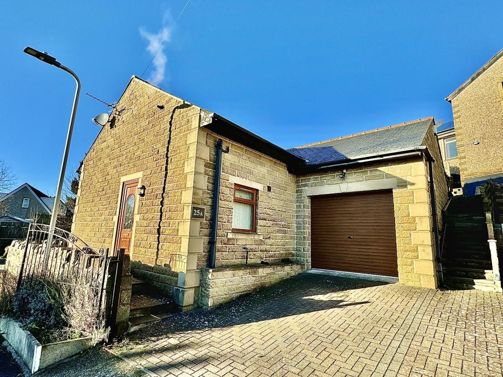 2 bed detached bungalow to rent in Braithwaite Edge Road, Keighley  - Property Image 1