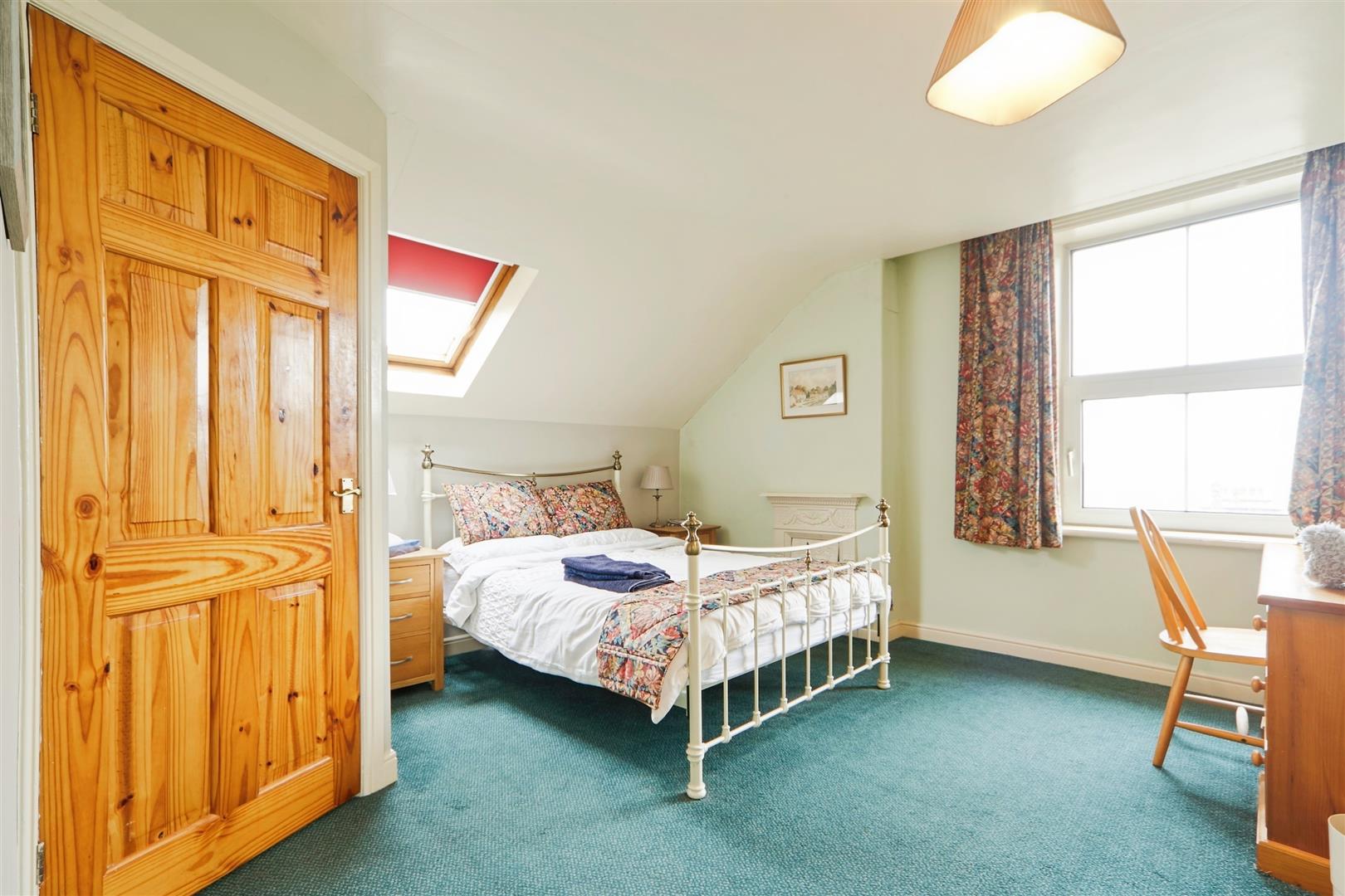6 bed semi-detached house for sale in Highfield Lane, Keighley  - Property Image 12