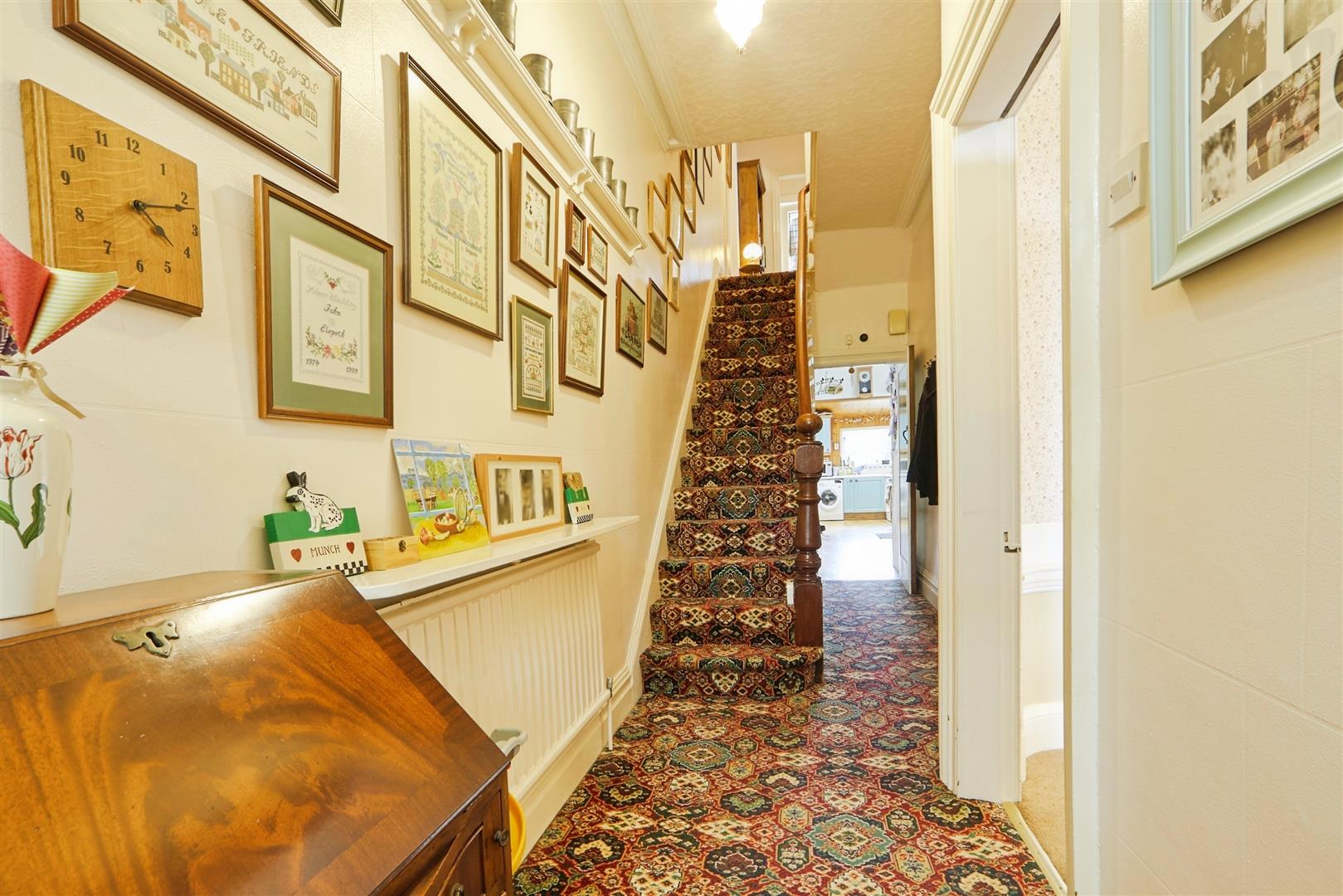 6 bed semi-detached house for sale in Highfield Lane, Keighley  - Property Image 5