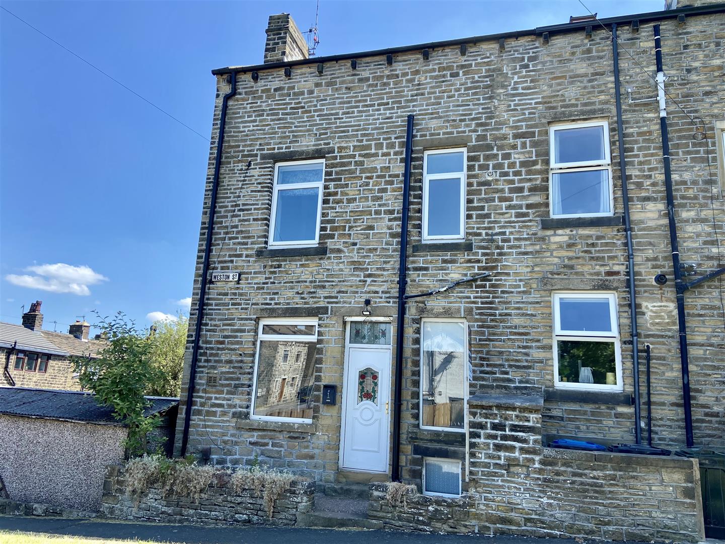 2 bed end of terrace house for sale in Weston Street, Keighley  - Property Image 1