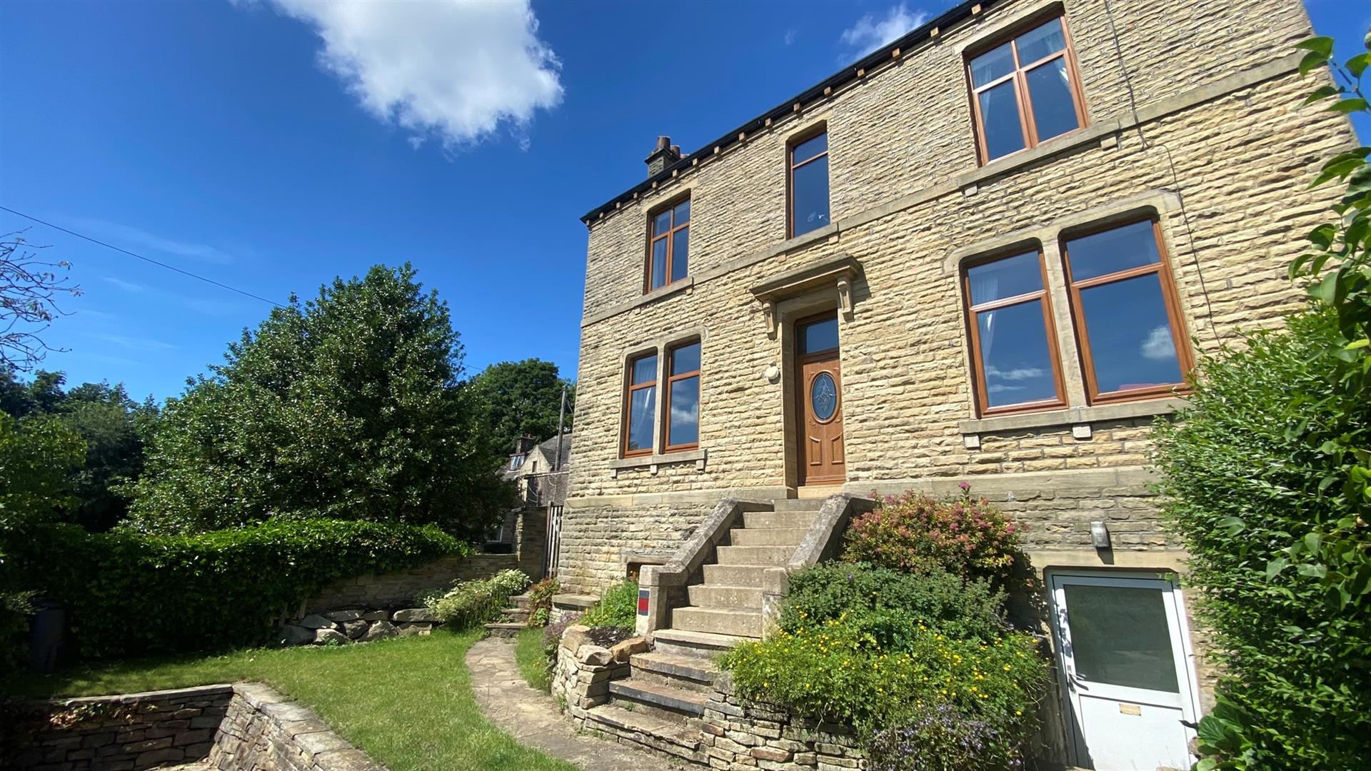 4 bed detached house for sale in Ilkley Road, Riddlesden  - Property Image 1