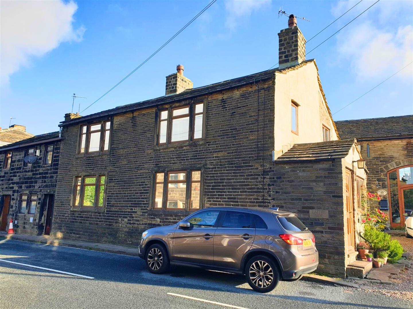 3 bed end of terrace house for sale in Main Street, Keighley  - Property Image 1