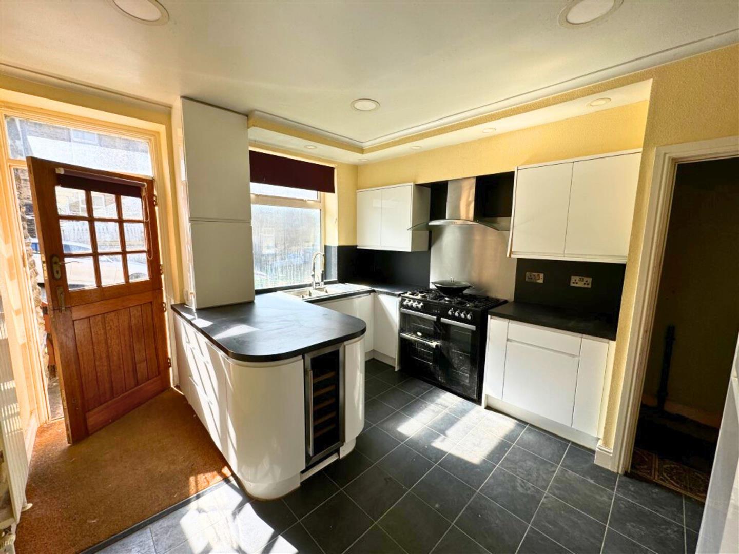 3 bed terraced house for sale in Quarry Street, Keighley  - Property Image 2