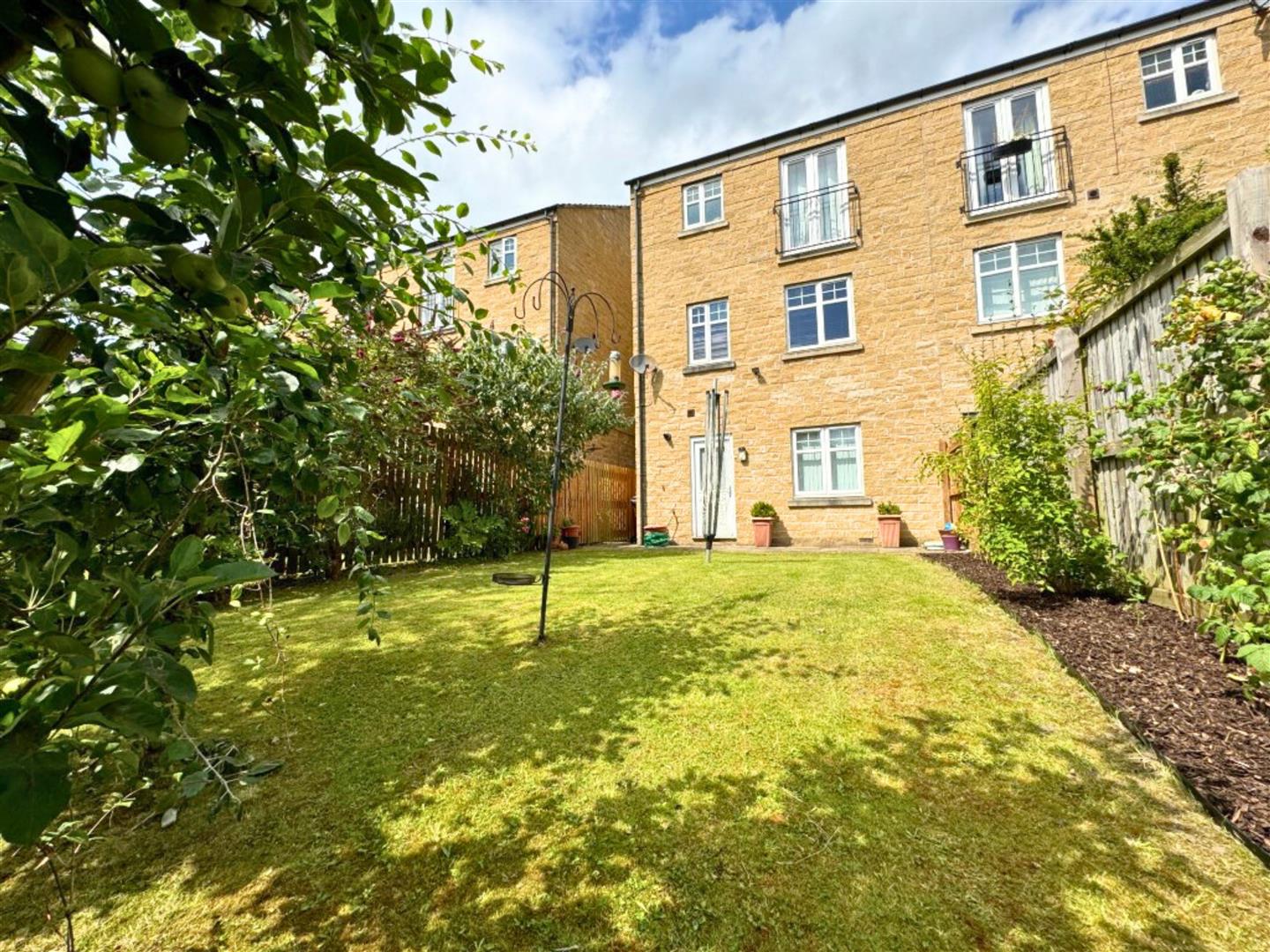 4 bed town house for sale in St. Martins Field, Otley  - Property Image 13