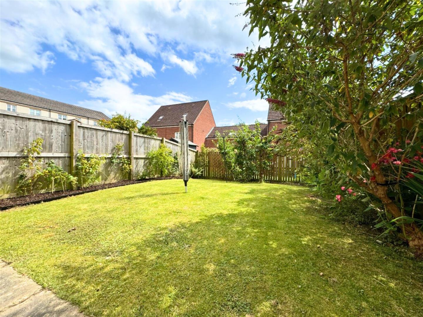 4 bed town house for sale in St. Martins Field, Otley  - Property Image 4