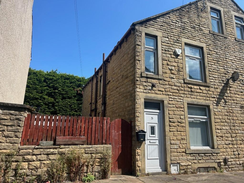 3 bed end of terrace house for sale in Bronte Street, Keighley  - Property Image 1