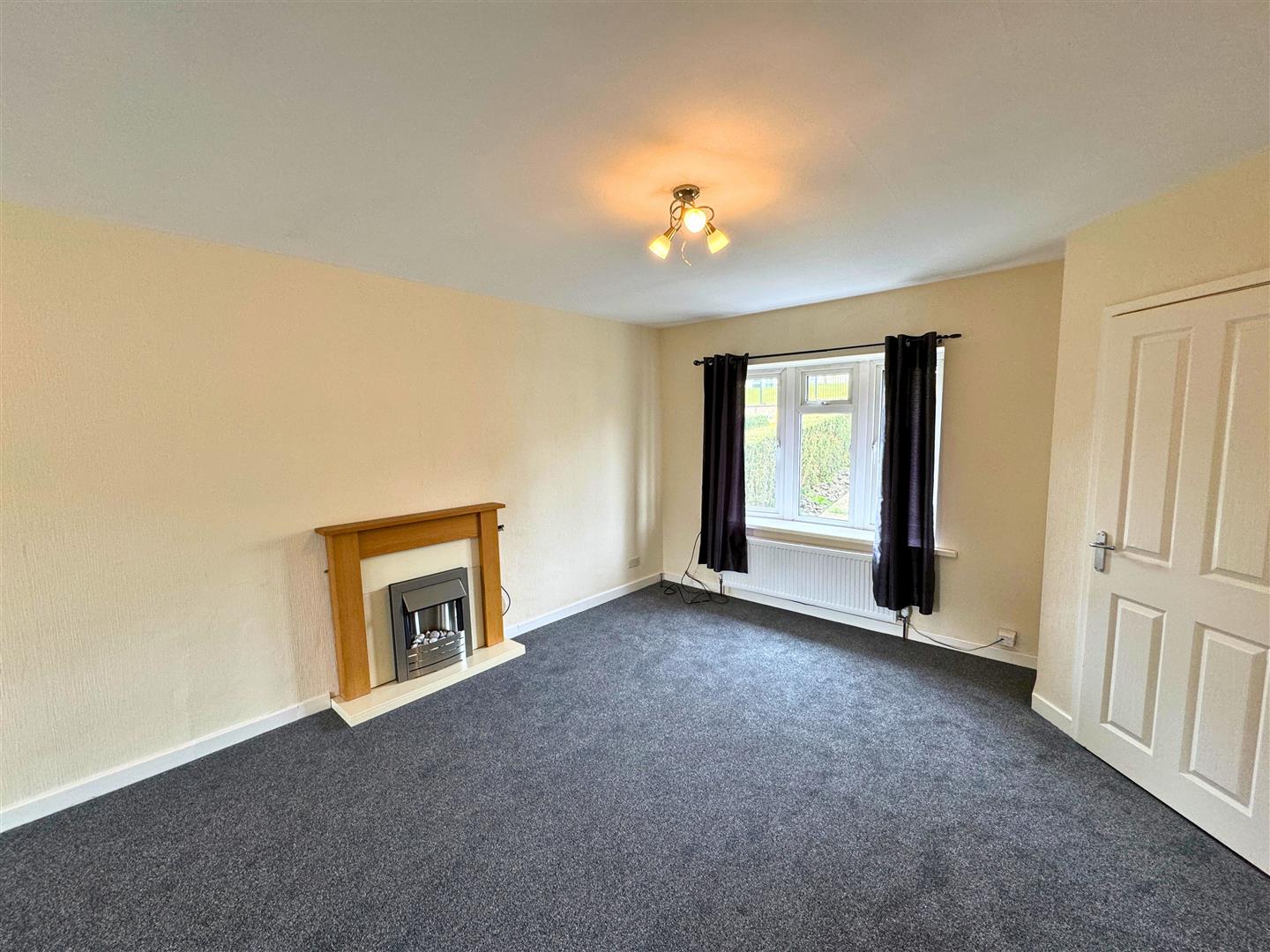 3 bed town house for sale in Staveley Road, Keighley  - Property Image 2