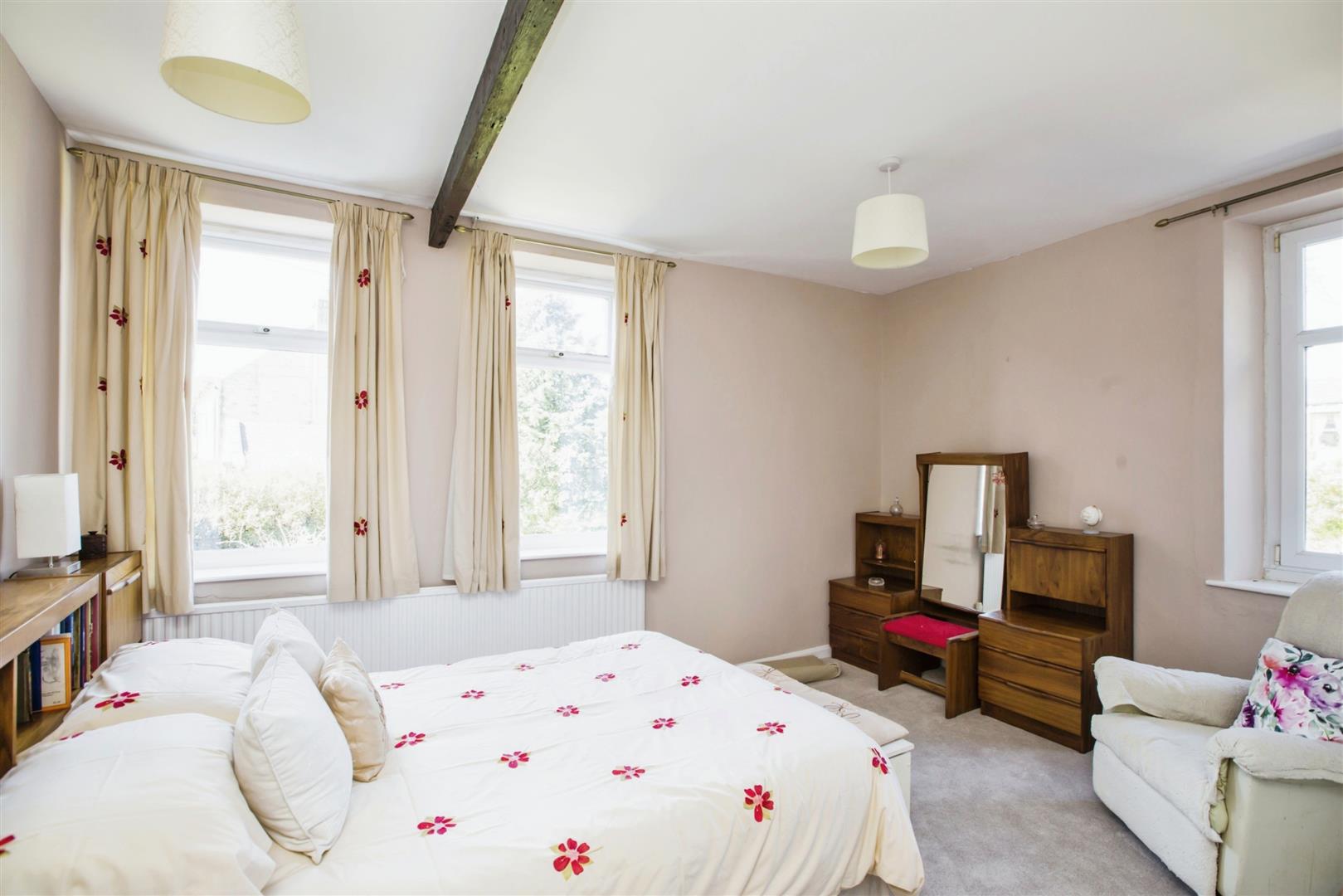 3 bed terraced house for sale in Halifax Road, Cullingworth  - Property Image 10