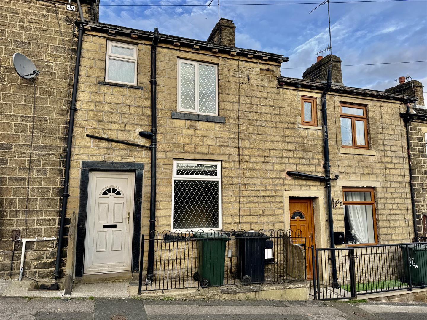 2 bed terraced house for sale in Ingrow Lane, Keighley  - Property Image 1