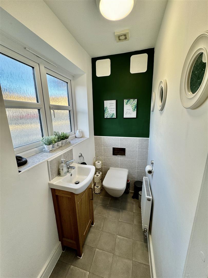 3 bed town house for sale in Water Meadow Drive, Denholme  - Property Image 5