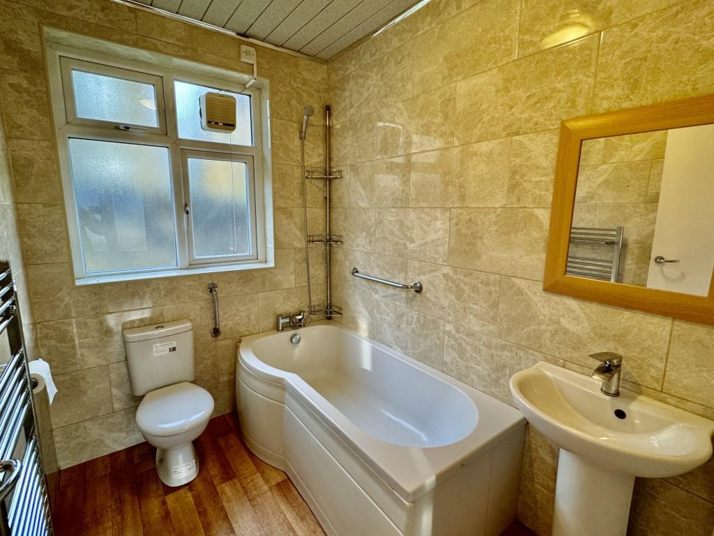 2 bed detached bungalow to rent in Earl Street, Keighley  - Property Image 7