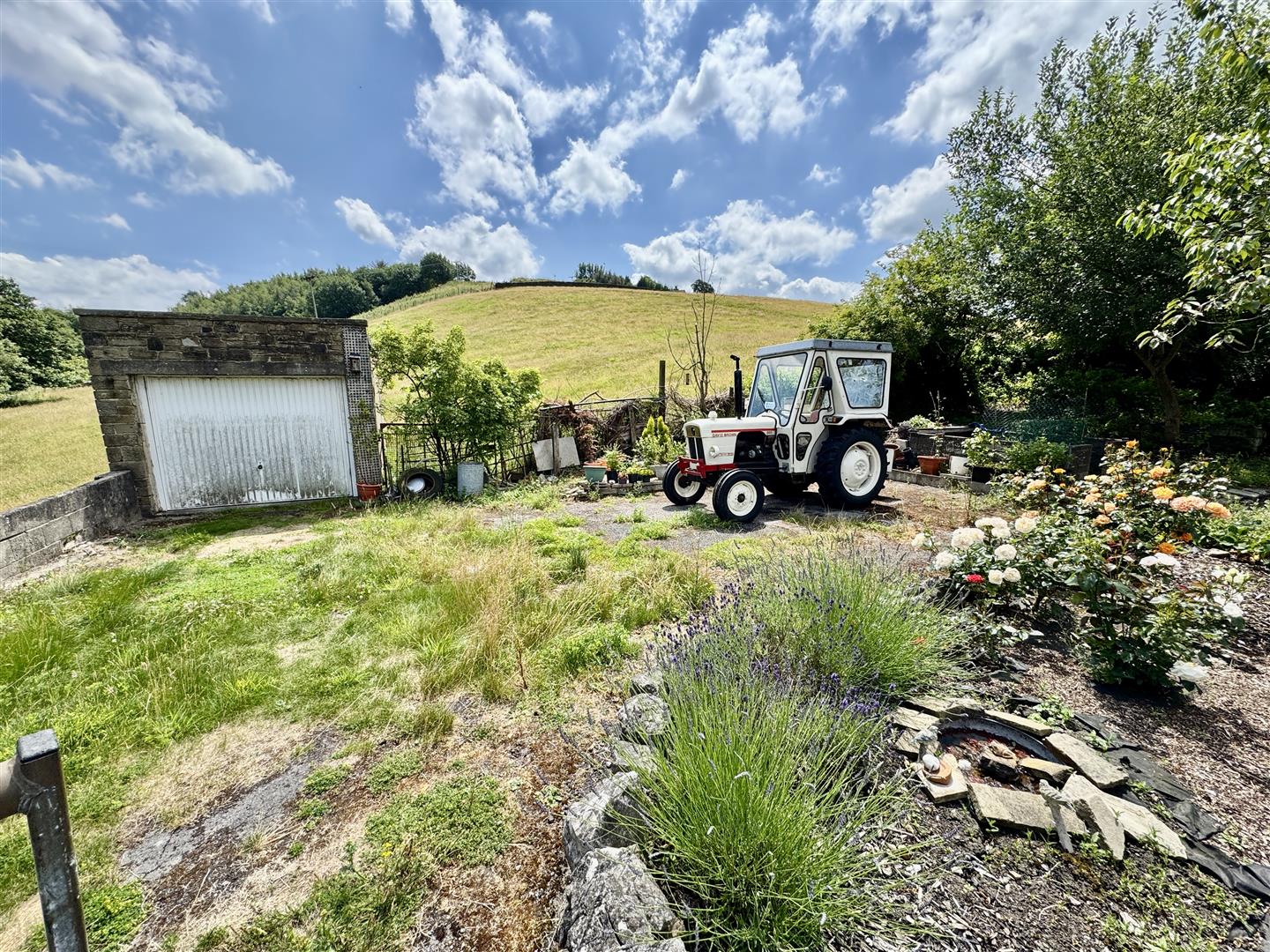 2 bed terraced house for sale in Hebden Road, Keighley  - Property Image 2