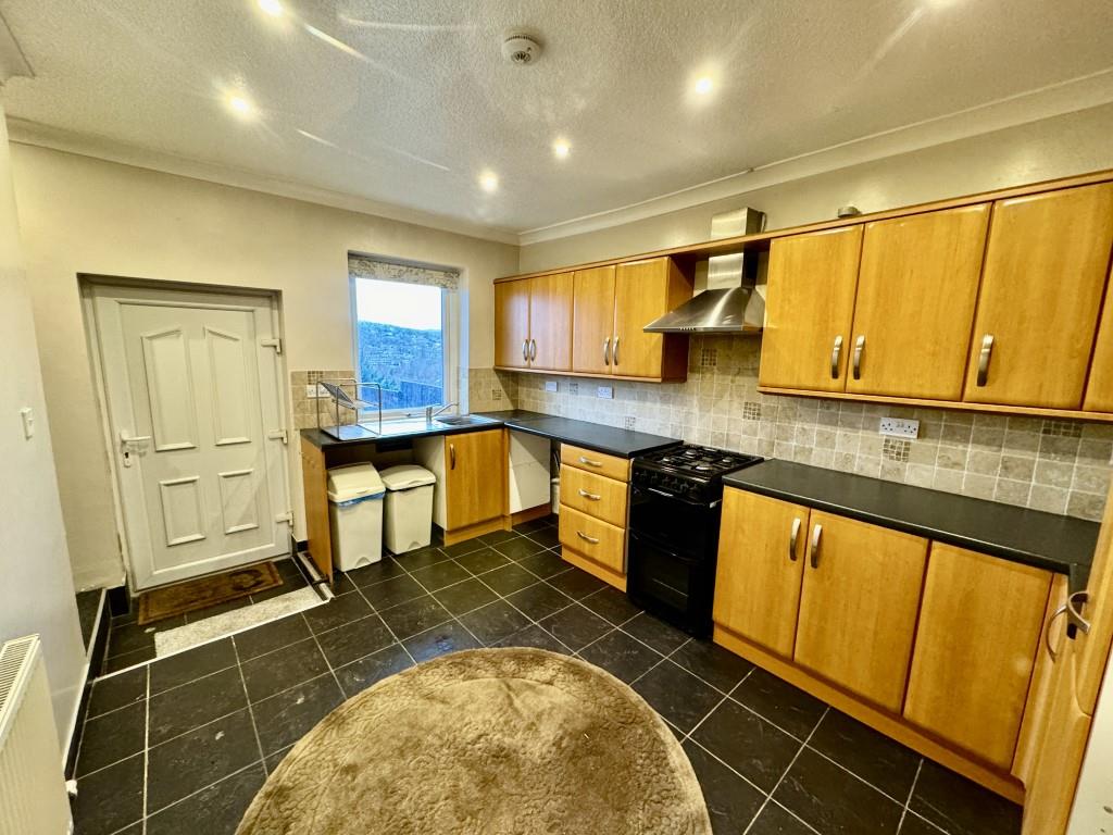 3 bed terraced house to rent in Mexborough Road, Bradford  - Property Image 3