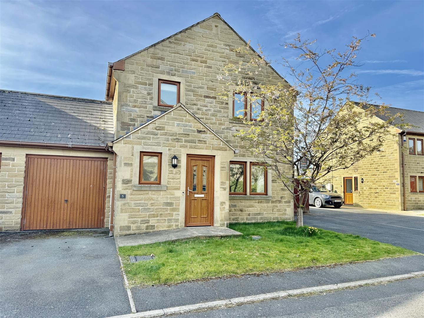 3 bed detached house for sale in Halifax Road, Cullingworth, BD13
