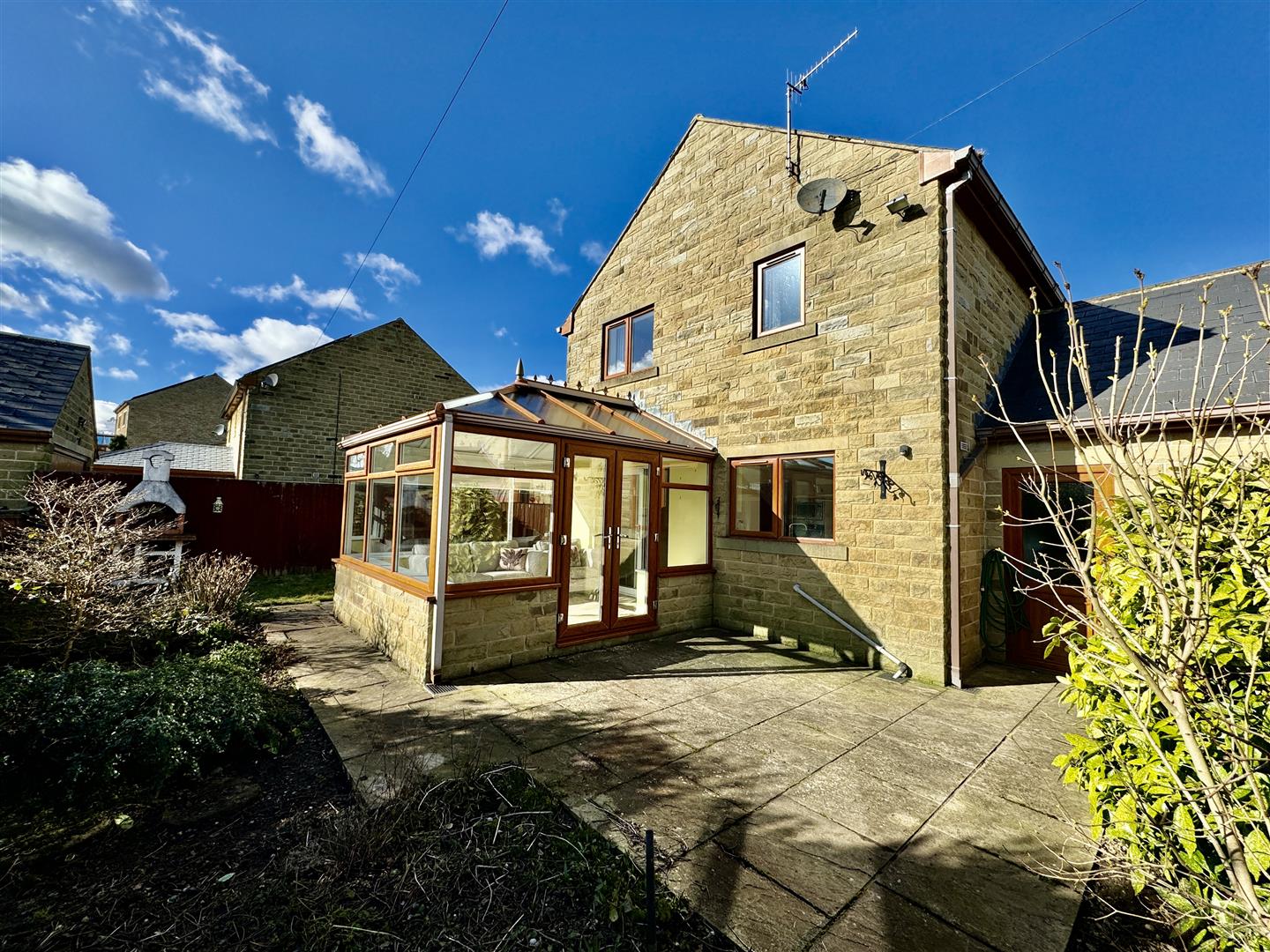 3 bed detached house for sale in Halifax Road, Cullingworth  - Property Image 14