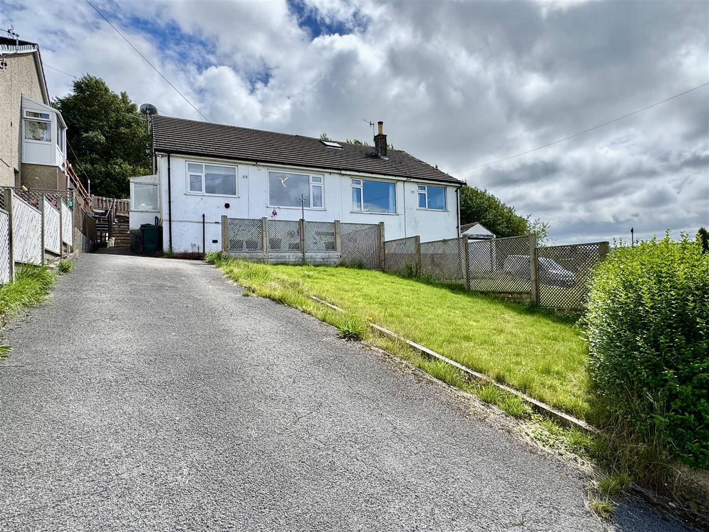 2 bed semi-detached bungalow for sale in Brow Top Road, Keighley  - Property Image 4
