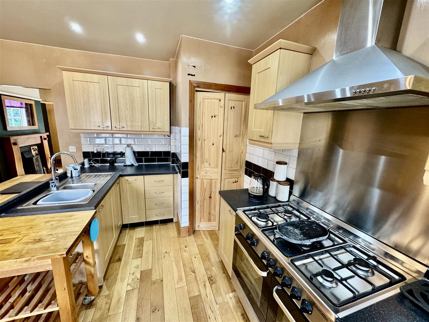 2 bed terraced house for sale in Haincliffe Place, Keighley  - Property Image 3
