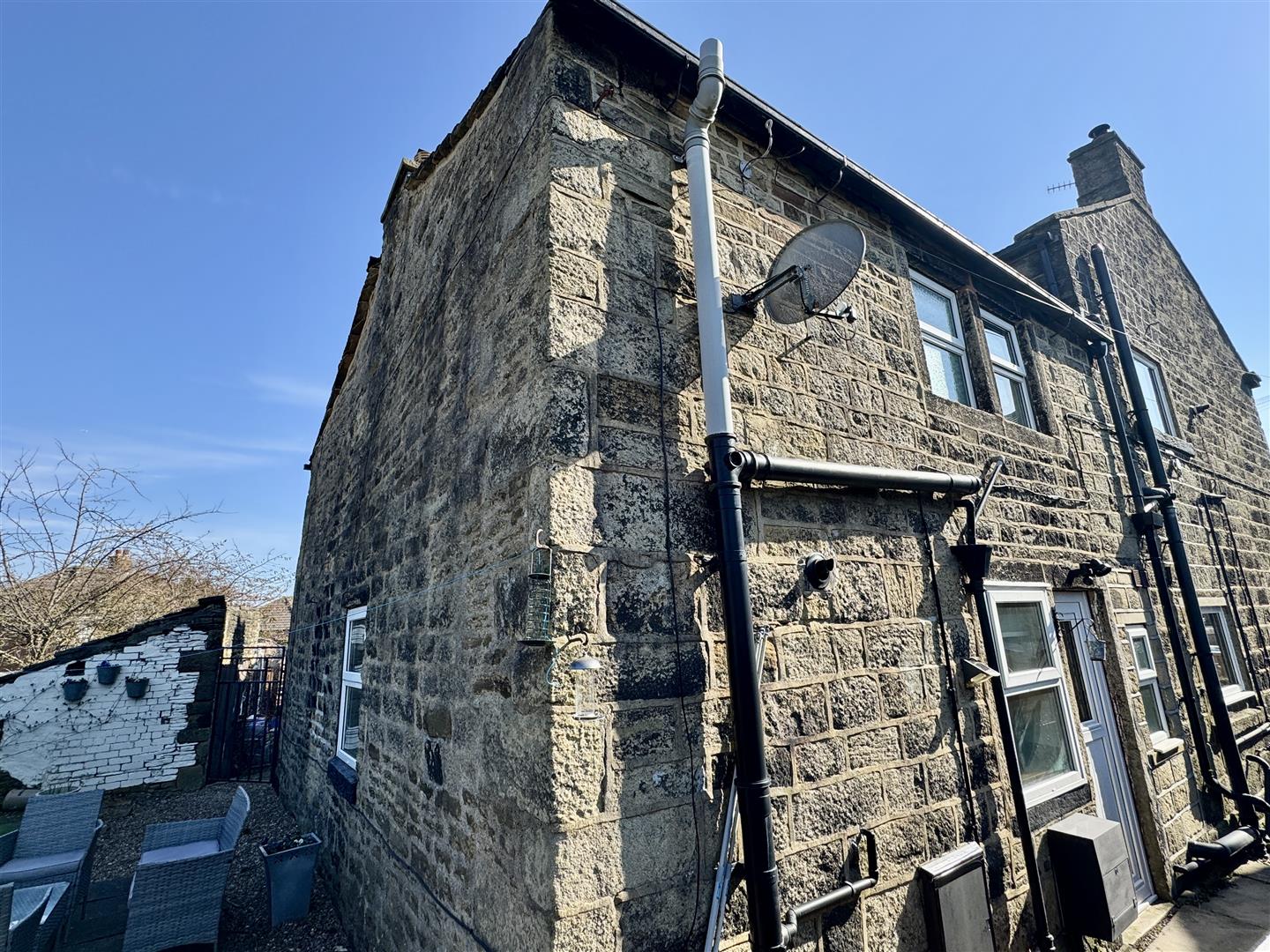 3 bed barn conversion for sale in Hoyle Fold, Wheathead Lane, Keighley, BD22 6RJ