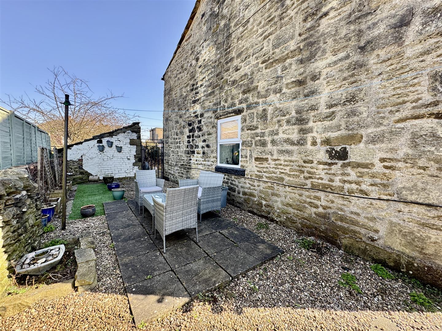 3 bed barn conversion for sale in Hoyle Fold, Wheathead Lane, Keighley, BD22 6RJ