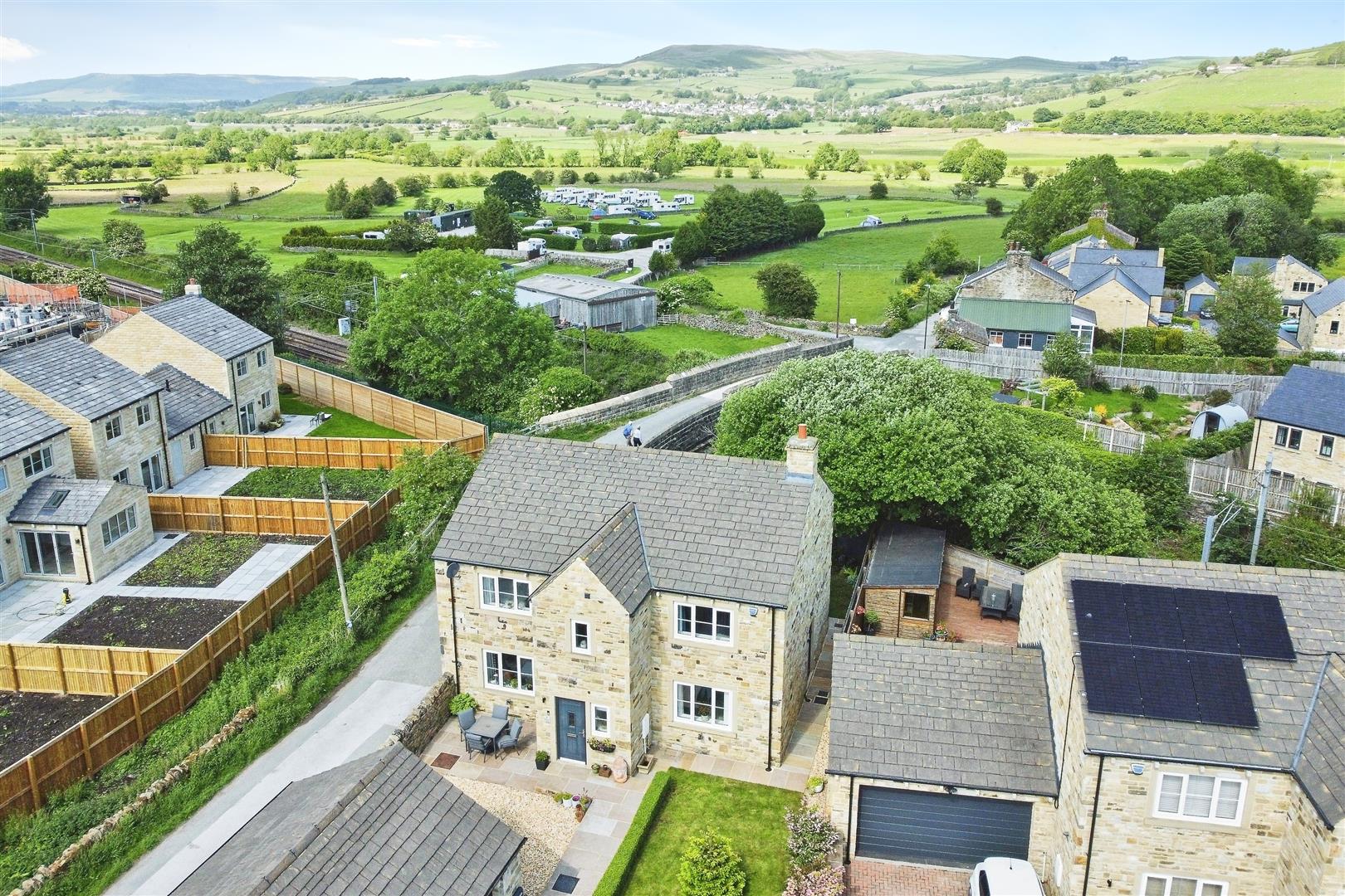 4 bed detached house to rent in St. Johns Croft, Keighley  - Property Image 2