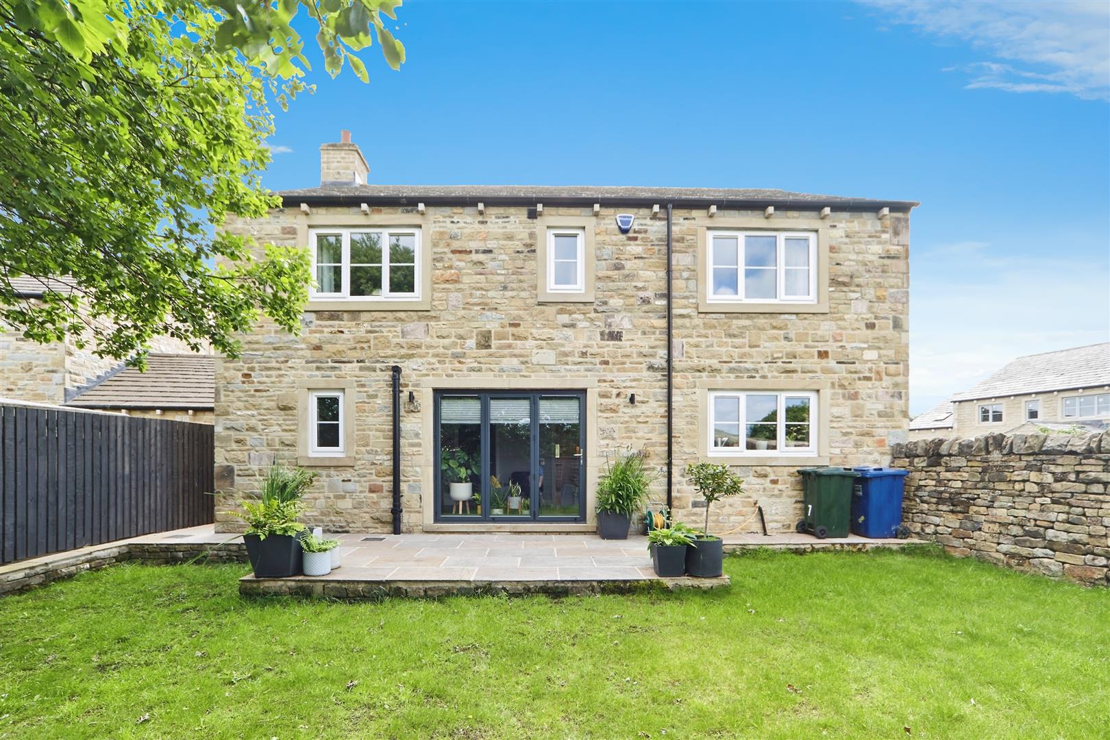 4 bed detached house to rent in St. Johns Croft, Keighley  - Property Image 17