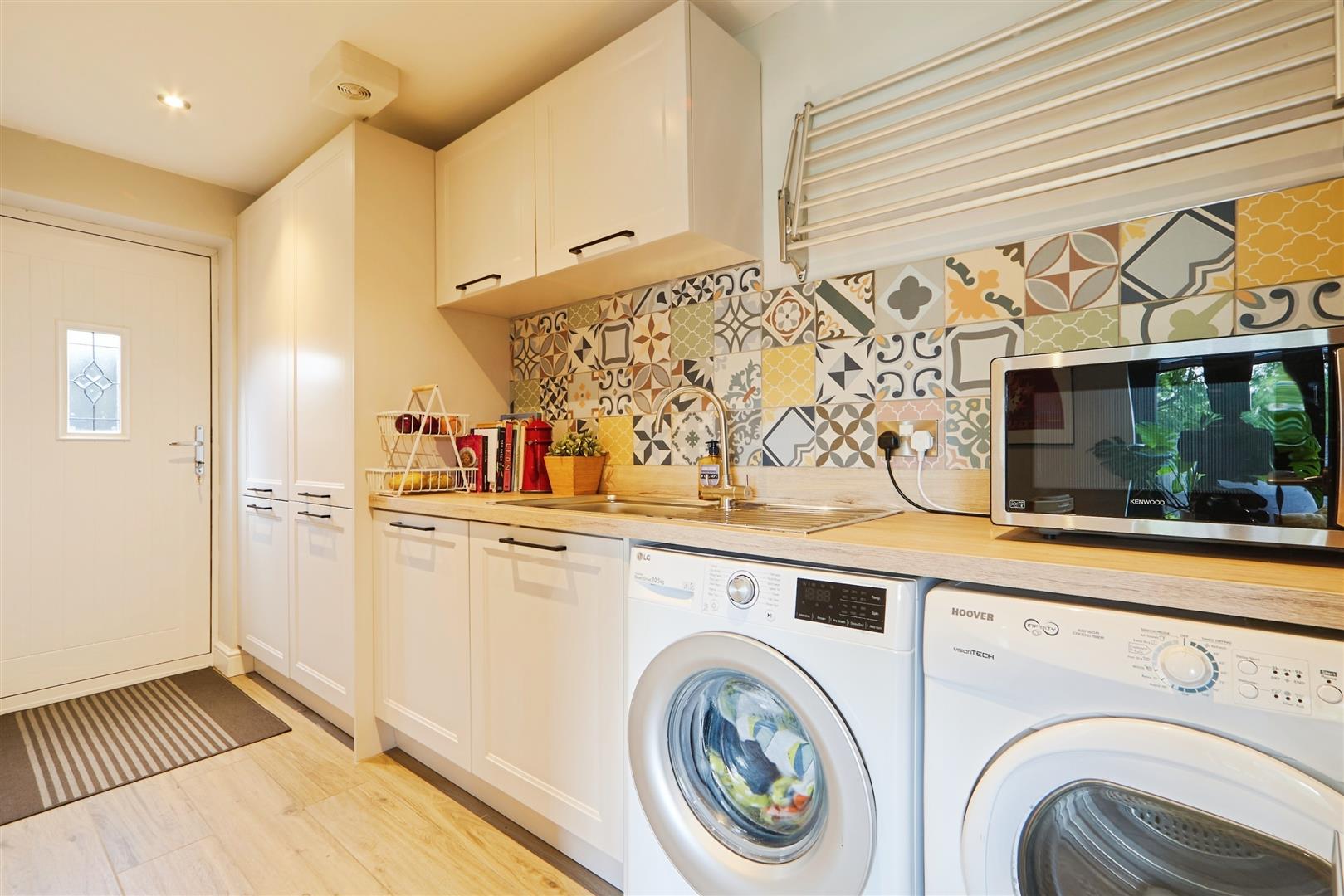 4 bed detached house to rent in St. Johns Croft, Keighley  - Property Image 7