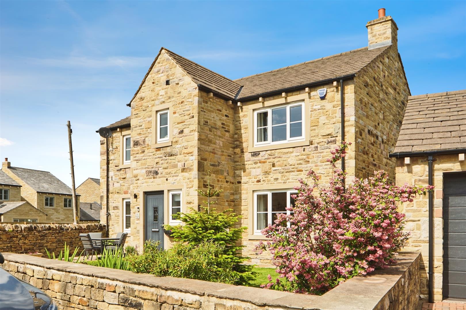 4 bed detached house to rent in St. Johns Croft, Keighley, BD20