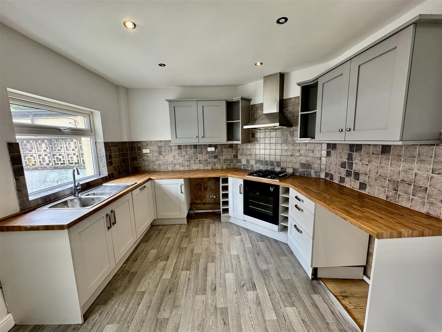 3 bed semi-detached house for sale in Bradford Road, Keighley  - Property Image 2