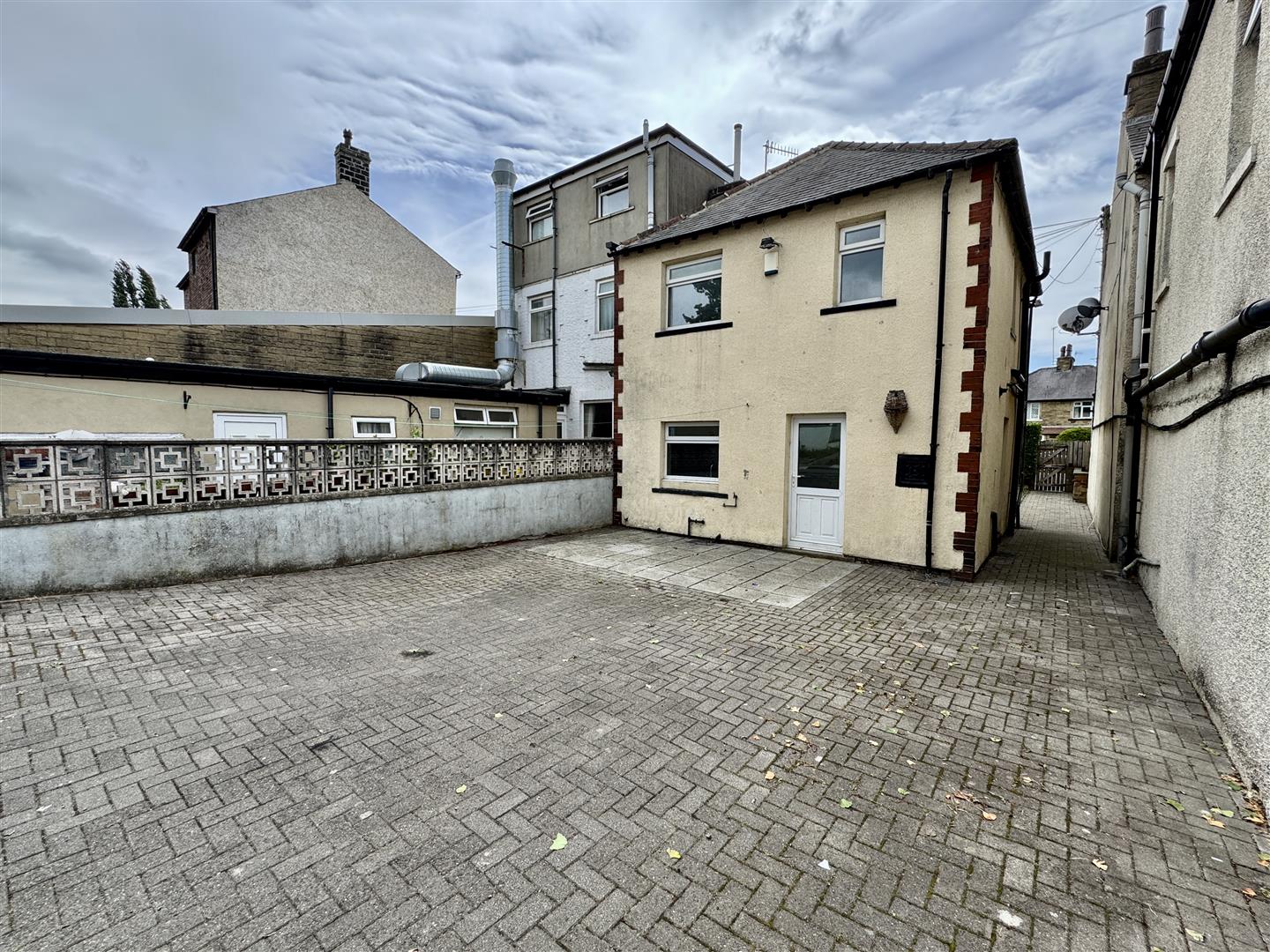 3 bed semi-detached house for sale in Bradford Road, Keighley  - Property Image 12