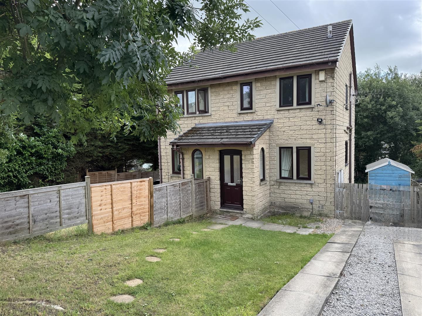 2 bed semi-detached house for sale in The Oval, Bingley, BD16