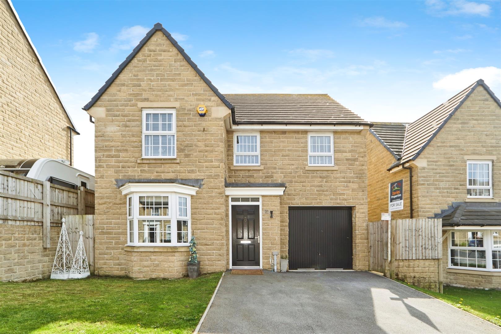 4 bed detached house for sale in The Brow, Cullingworth  - Property Image 1