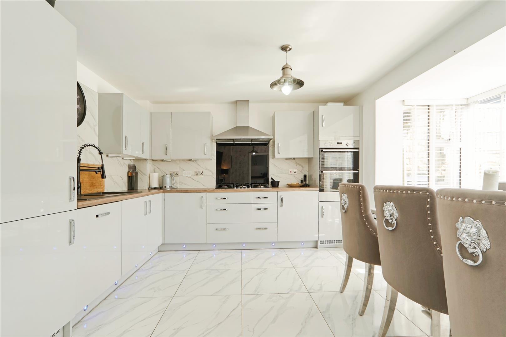 4 bed detached house for sale in The Brow, Cullingworth  - Property Image 7