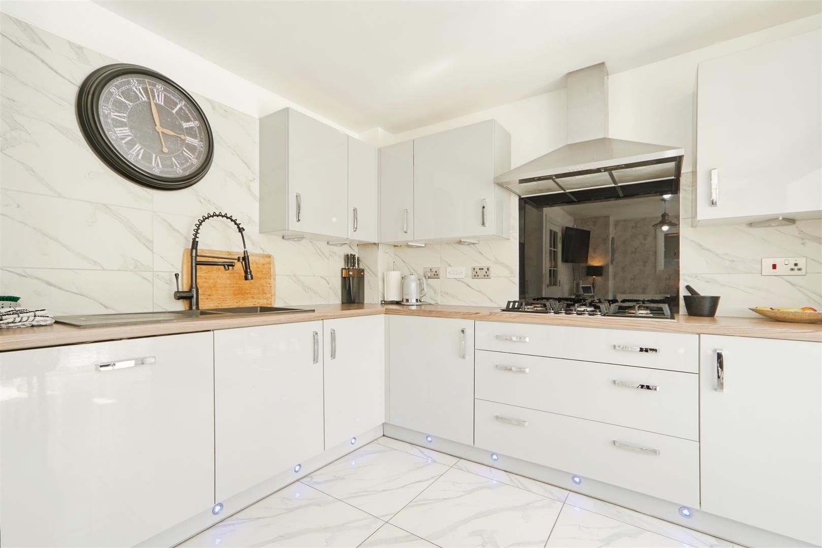 4 bed detached house for sale in The Brow, Cullingworth  - Property Image 8