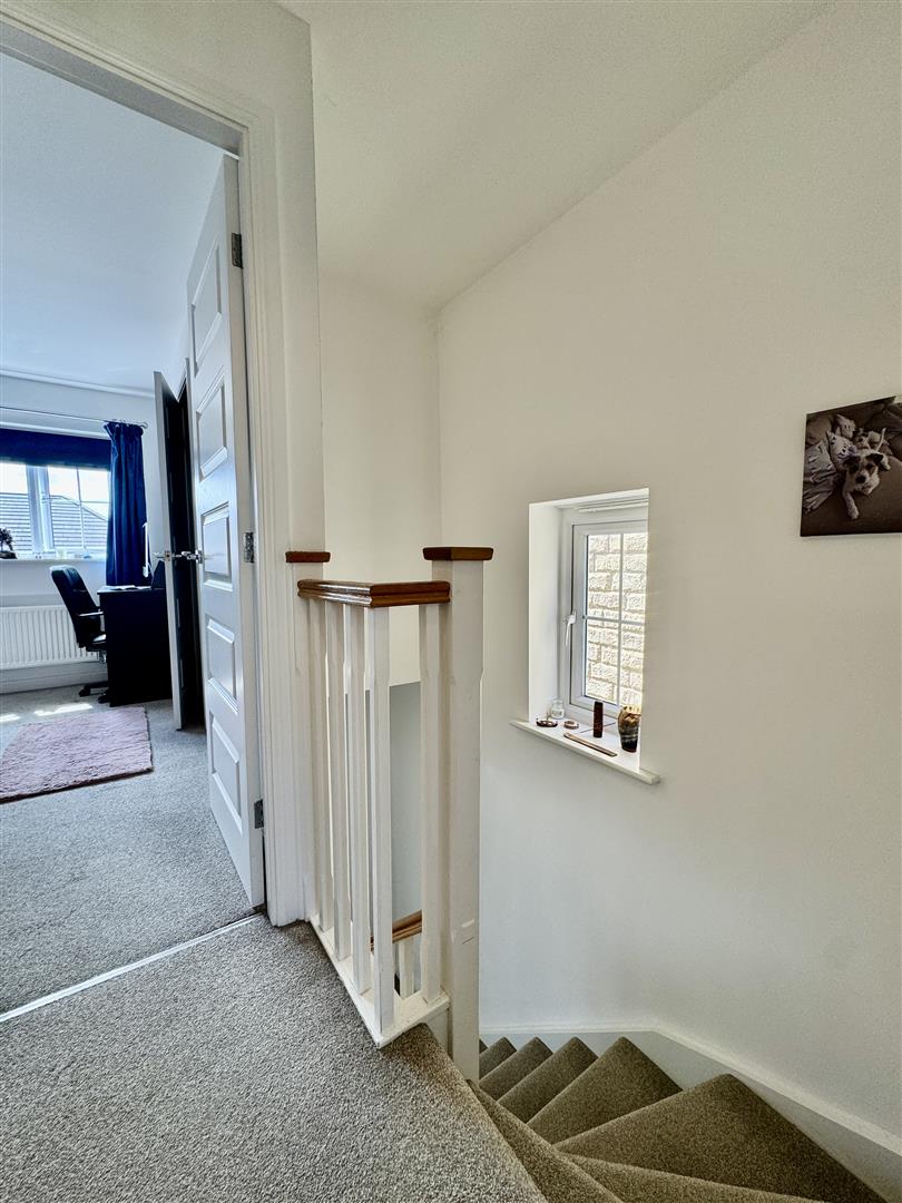 2 bed end of terrace house for sale in The Knoll, Keighley  - Property Image 7