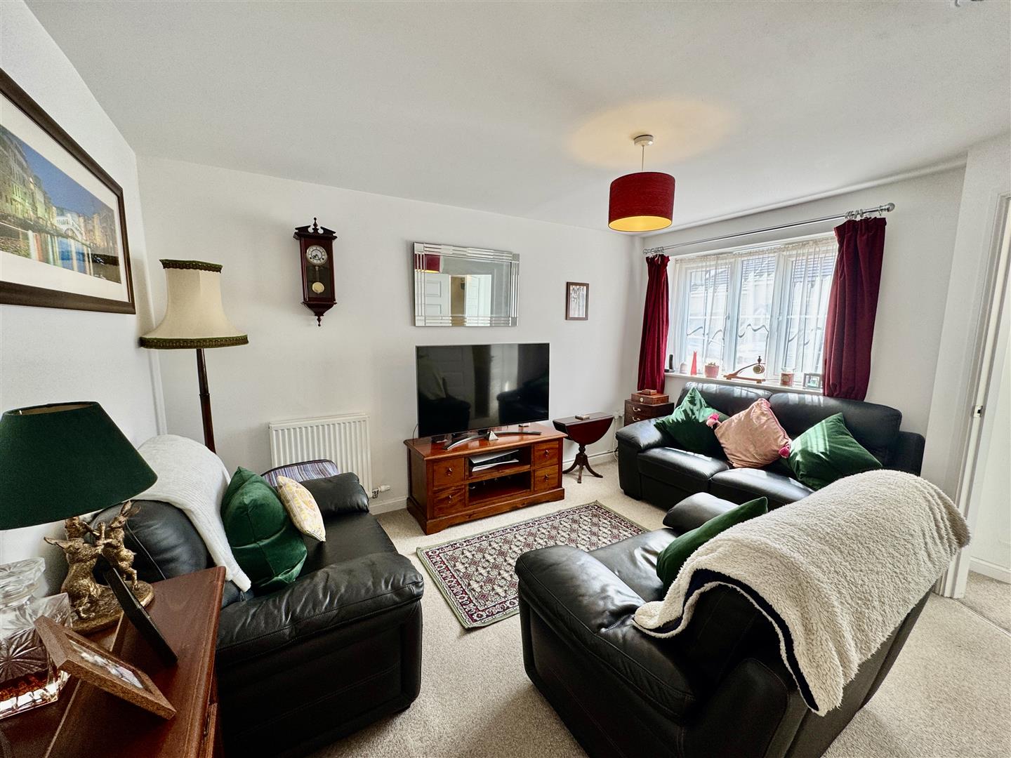 2 bed end of terrace house for sale in The Knoll, Keighley  - Property Image 3