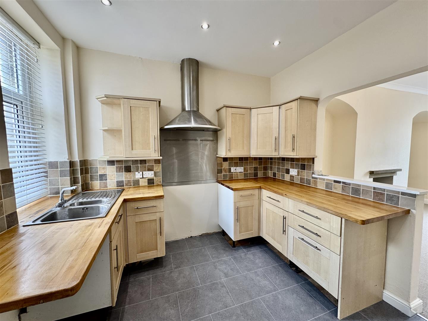 2 bed end of terrace house for sale in Apsley Street, Keighley  - Property Image 2